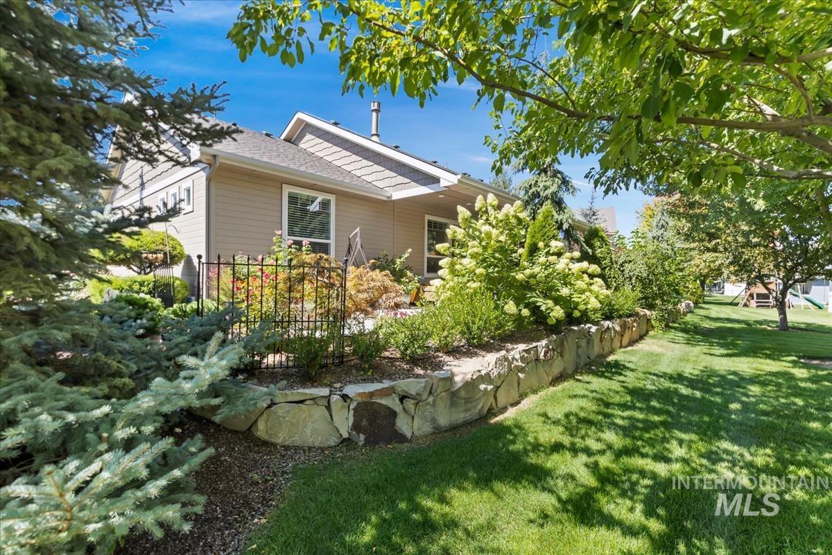 12306 S Carriage Hill Way, Nampa, Idaho 83686, 3 Bedrooms, 2 Bathrooms, Residential For Sale, Price $560,000,MLS 98992543