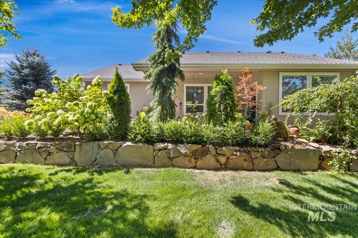 12306 S Carriage Hill Way, Nampa, Idaho 83686, 3 Bedrooms, 2 Bathrooms, Residential For Sale, Price $560,000,MLS 98992543