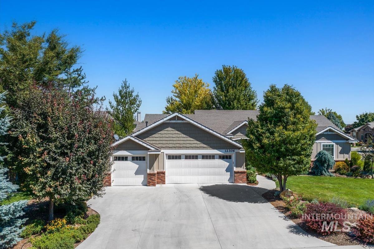 12306 S Carriage Hill Way, Nampa, Idaho 83686, 3 Bedrooms, 2 Bathrooms, Residential For Sale, Price $560,000,MLS 98992543
