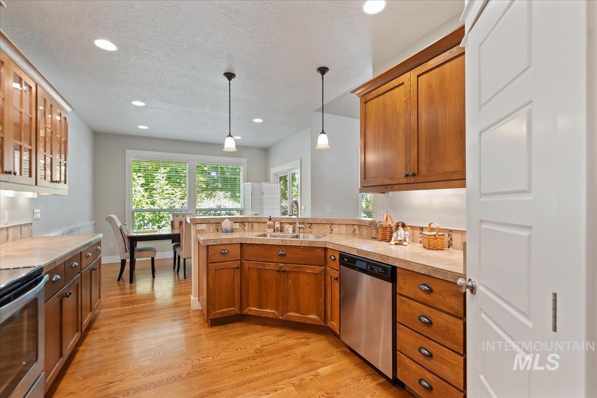 12306 S Carriage Hill Way, Nampa, Idaho 83686, 3 Bedrooms, 2 Bathrooms, Residential For Sale, Price $560,000,MLS 98992543