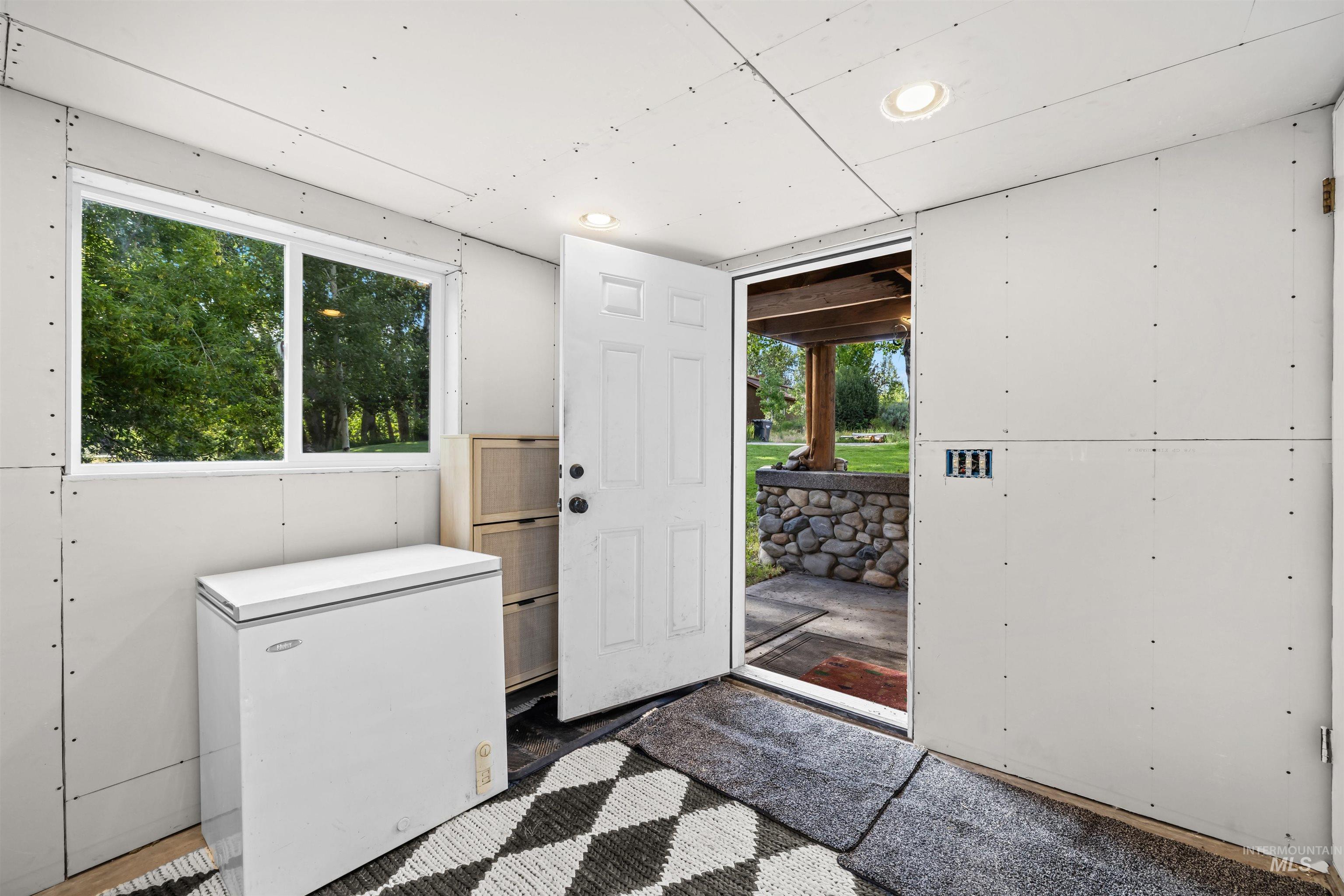 111 N Aspen Drive, Hailey, Idaho 83333, 4 Bedrooms, 2 Bathrooms, Residential For Sale, Price $995,000, 98992545