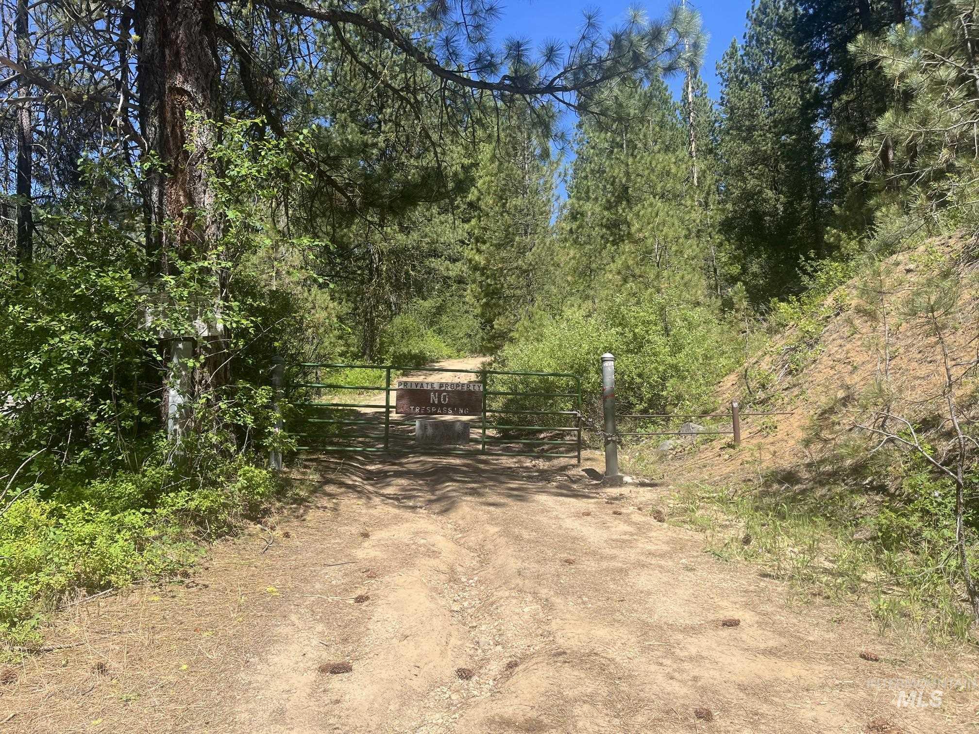 39 Mayflower Mine Rd, Placerville, Idaho 83666, 2 Bedrooms, 1 Bathroom, Residential For Sale, Price $237,500, 98992550