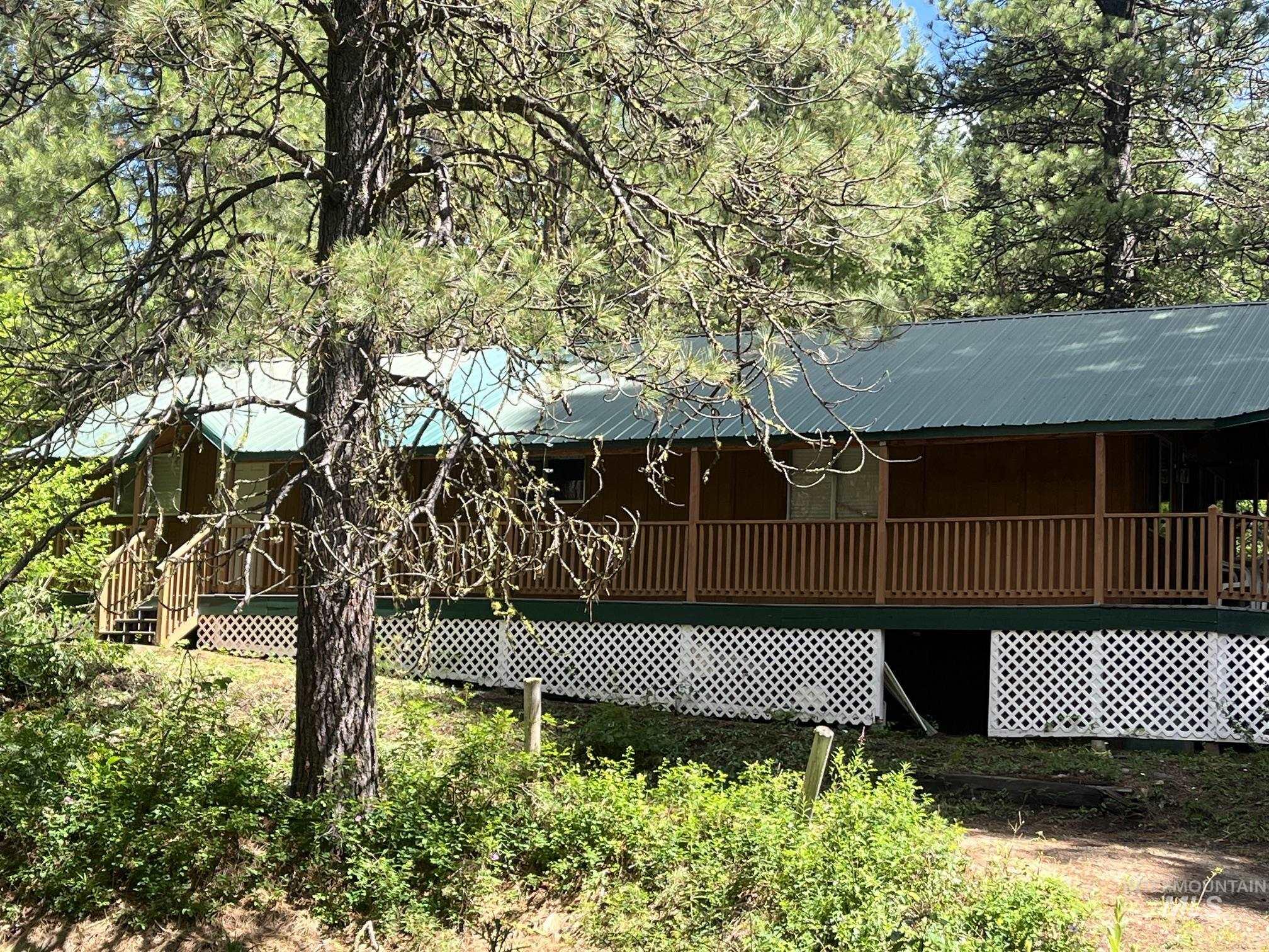 39 Mayflower Mine Rd, Placerville, Idaho 83666, 2 Bedrooms, 1 Bathroom, Residential For Sale, Price $237,500, 98992550