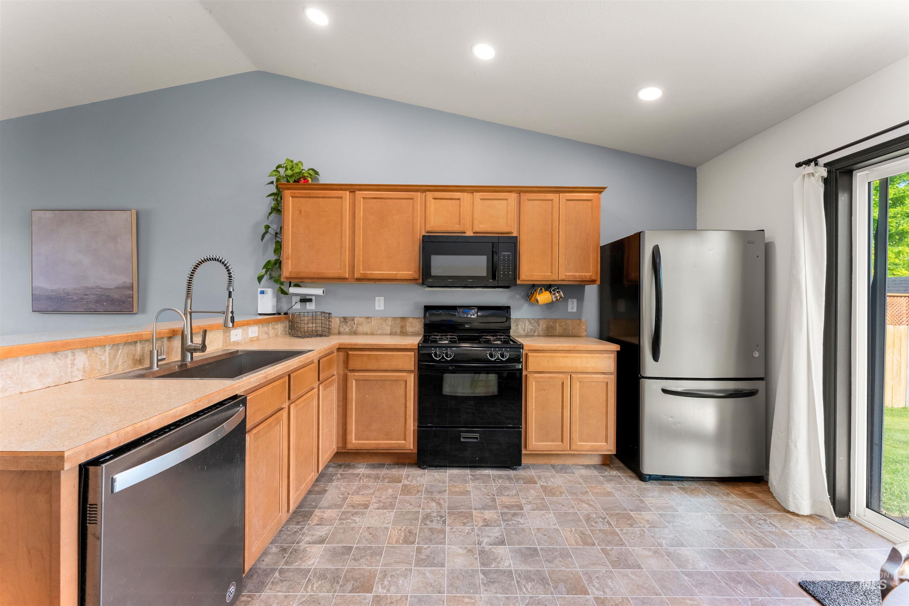 698 E Great Bear Street, Kuna, Idaho 83634, 3 Bedrooms, 2 Bathrooms, Residential For Sale, Price $365,000, 98992556