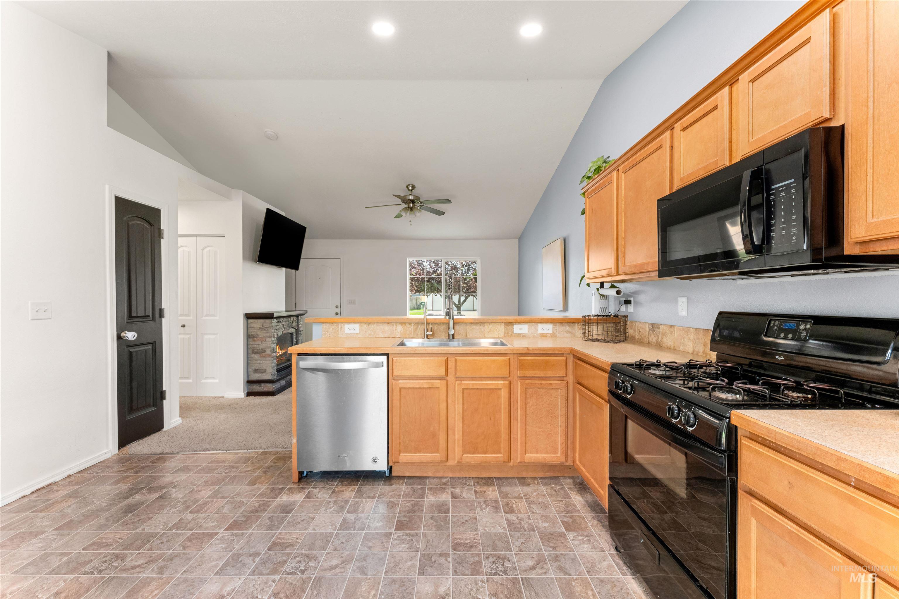 698 E Great Bear Street, Kuna, Idaho 83634, 3 Bedrooms, 2 Bathrooms, Residential For Sale, Price $365,000, 98992556