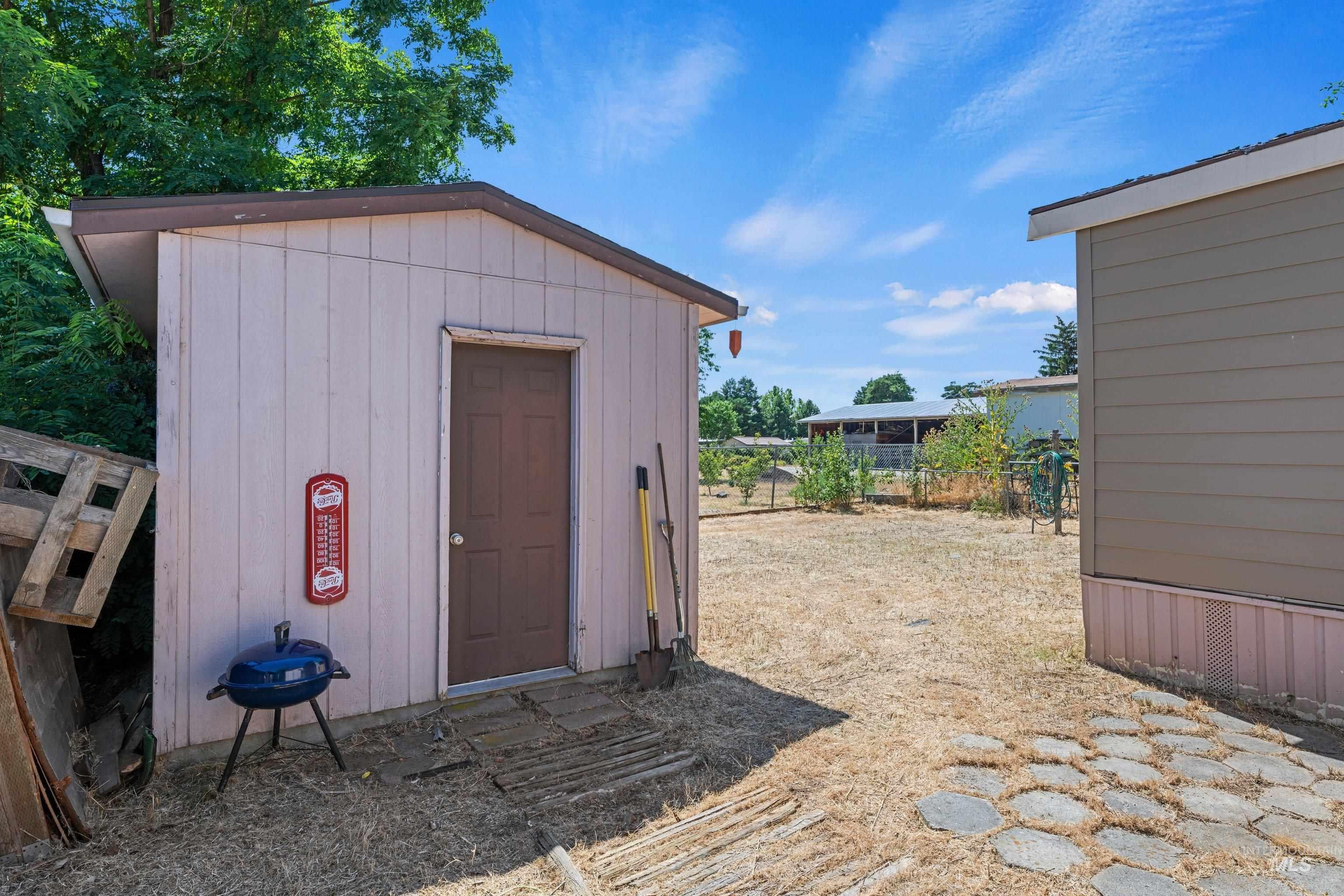 5707 E Mineral Drive, Boise, Idaho 83716, 3 Bedrooms, 2 Bathrooms, Residential For Sale, Price $199,900, 98992559