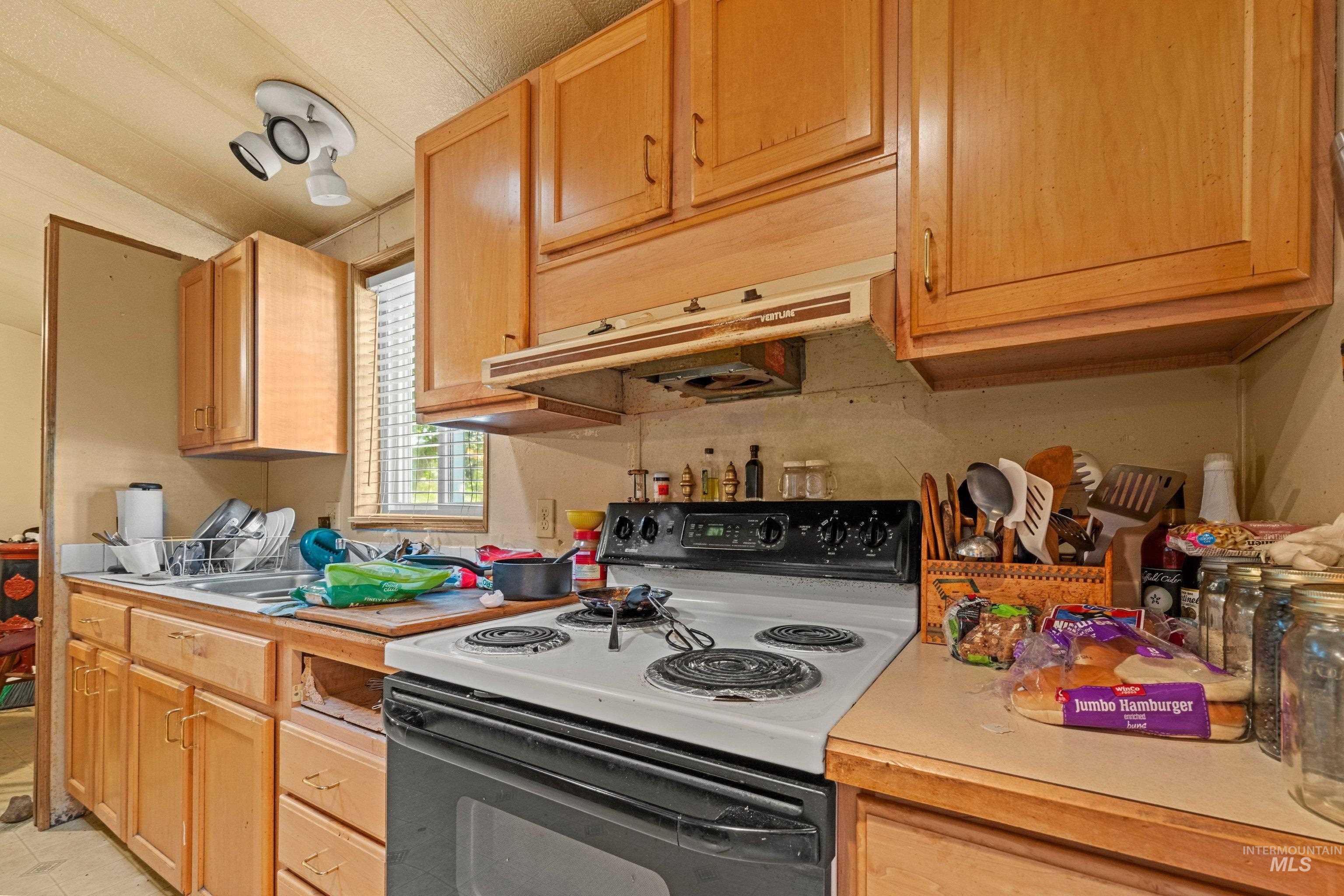 5707 E Mineral Drive, Boise, Idaho 83716, 3 Bedrooms, 2 Bathrooms, Residential For Sale, Price $199,900, 98992559