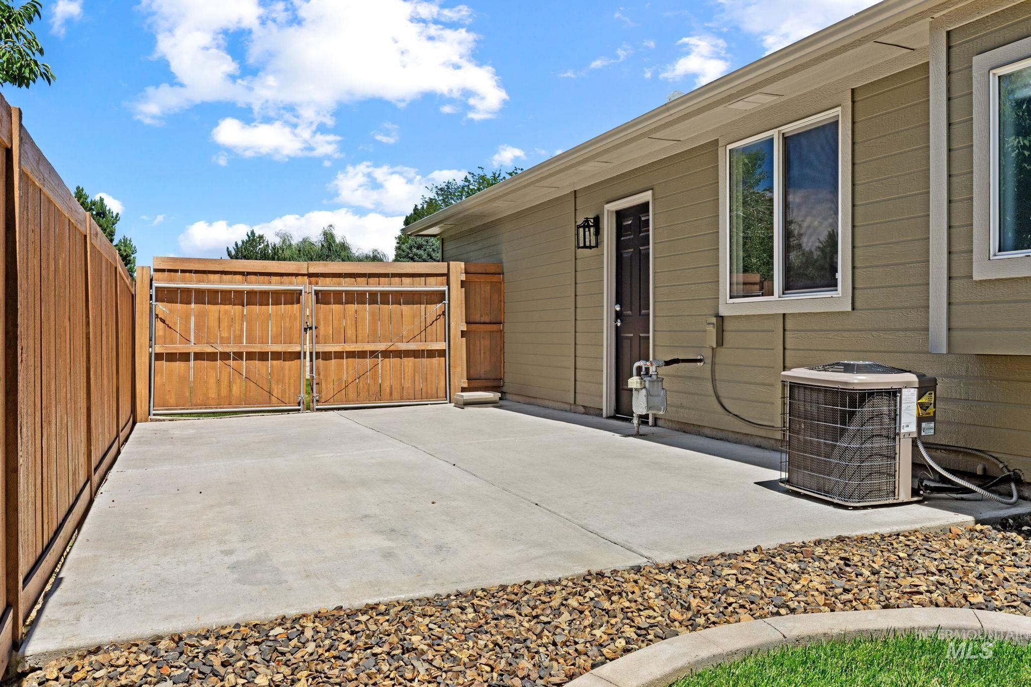 2619 E Apricot Ct., Meridian, Idaho 83646, 3 Bedrooms, 2 Bathrooms, Residential For Sale, Price $442,000, 98992566