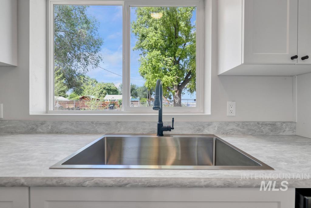 500 W Avenue D, Jerome, Idaho 83338, 5 Bedrooms, 2 Bathrooms, Residential For Sale, Price $339,900, 98992567