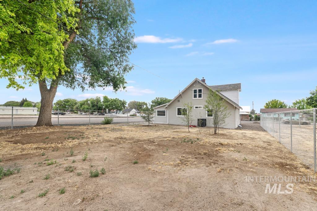 500 W Avenue D, Jerome, Idaho 83338, 5 Bedrooms, 2 Bathrooms, Residential For Sale, Price $339,900, 98992567
