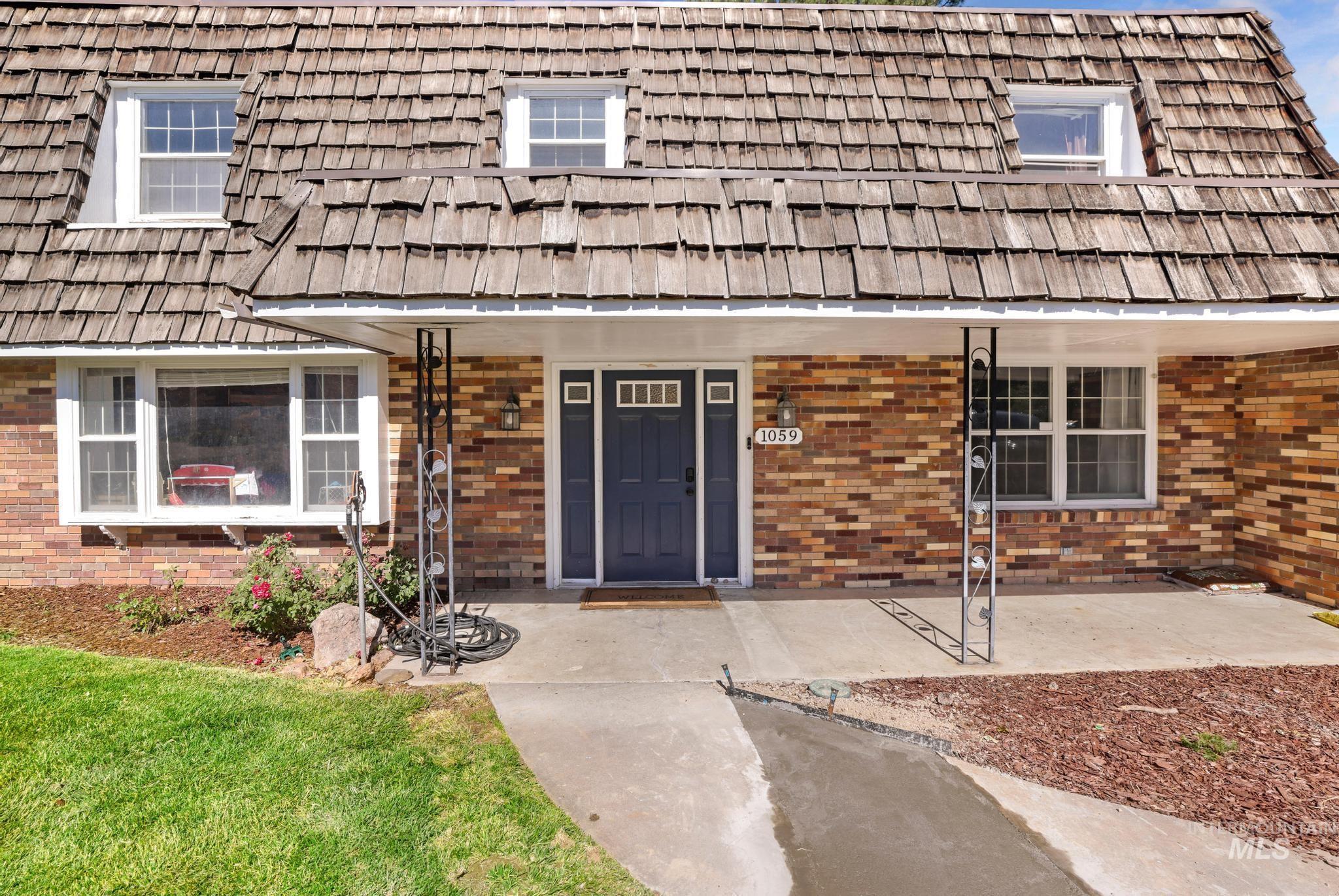 1059 Pinewood Cir, Twin Falls, Idaho 83301-3338, 5 Bedrooms, 2.5 Bathrooms, Residential For Sale, Price $399,900, 98992568