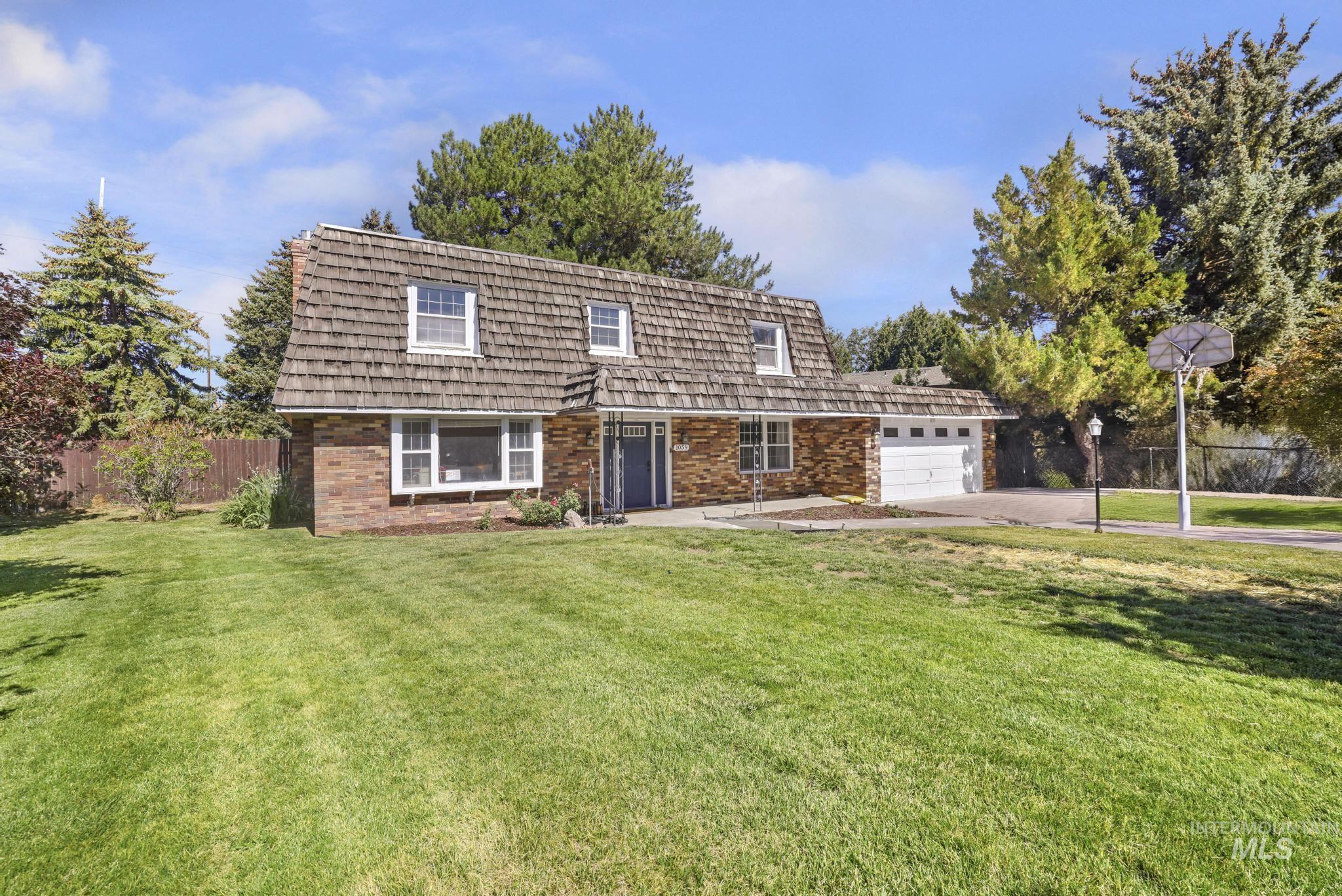 1059 Pinewood Cir, Twin Falls, Idaho 83301-3338, 5 Bedrooms, 2.5 Bathrooms, Residential For Sale, Price $399,900, 98992568