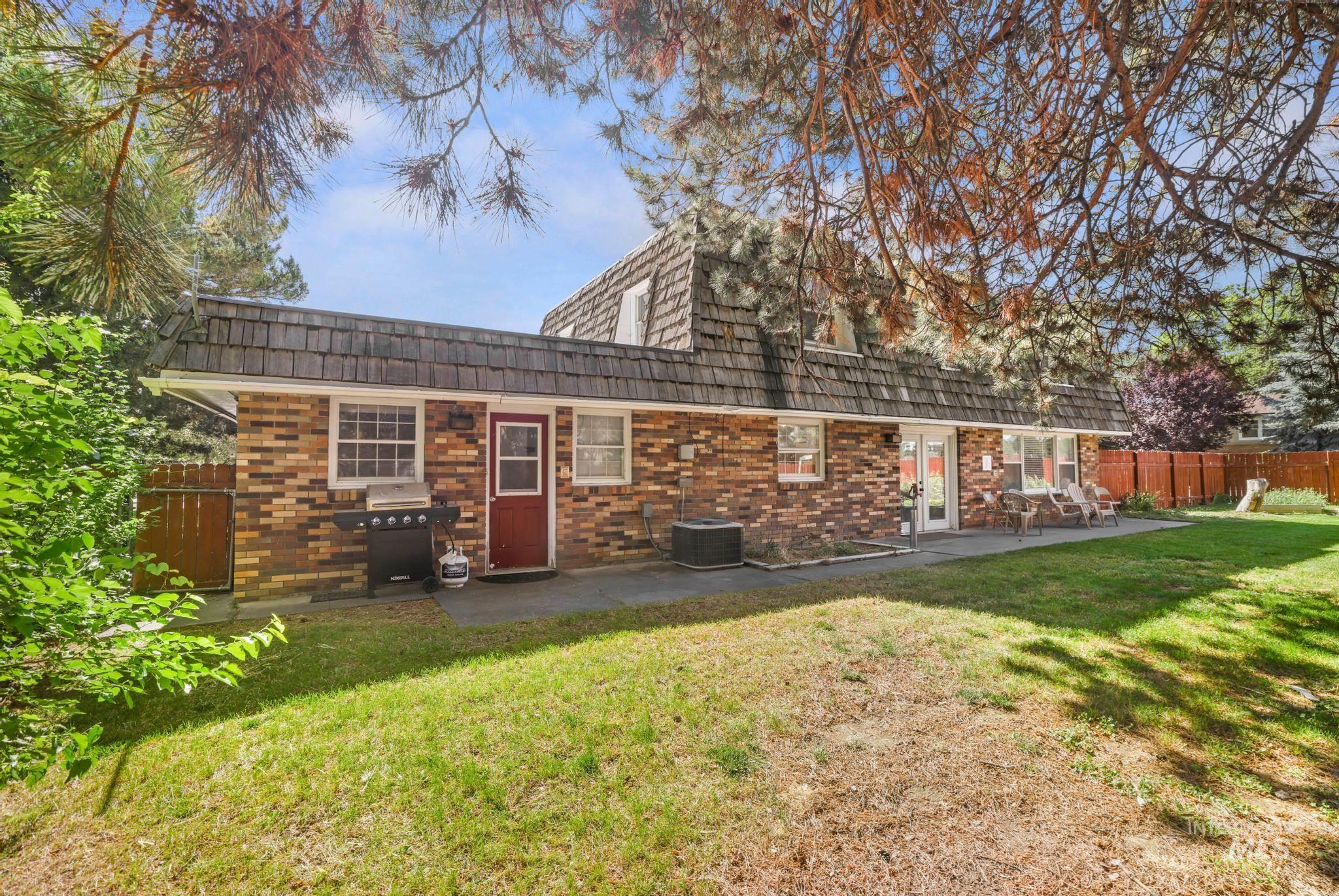 1059 Pinewood Cir, Twin Falls, Idaho 83301-3338, 5 Bedrooms, 2.5 Bathrooms, Residential For Sale, Price $399,900, 98992568