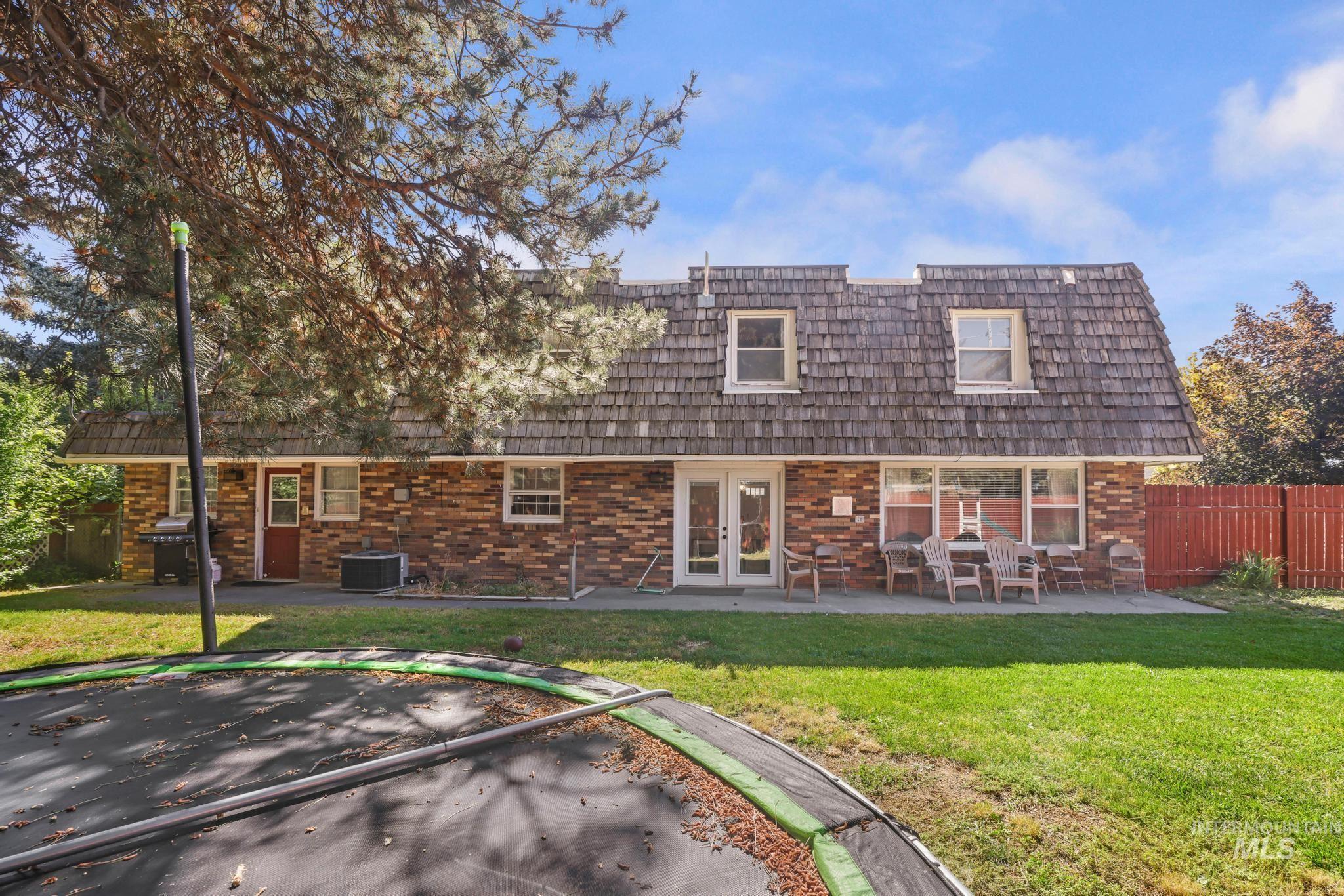 1059 Pinewood Cir, Twin Falls, Idaho 83301-3338, 5 Bedrooms, 2.5 Bathrooms, Residential For Sale, Price $399,900, 98992568