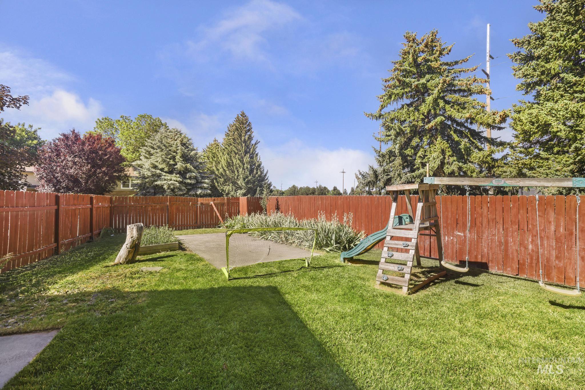 1059 Pinewood Cir, Twin Falls, Idaho 83301-3338, 5 Bedrooms, 2.5 Bathrooms, Residential For Sale, Price $399,900, 98992568