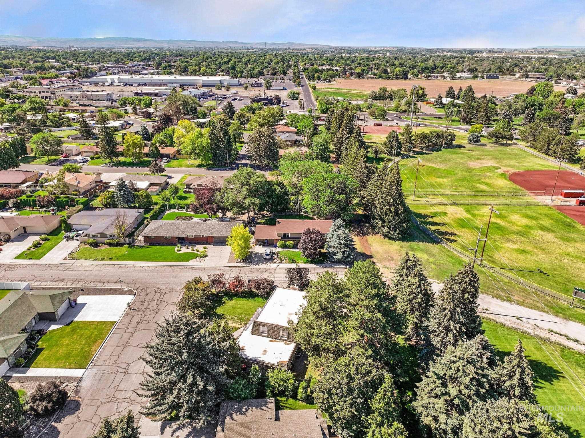 1059 Pinewood Cir, Twin Falls, Idaho 83301-3338, 5 Bedrooms, 2.5 Bathrooms, Residential For Sale, Price $399,900, 98992568