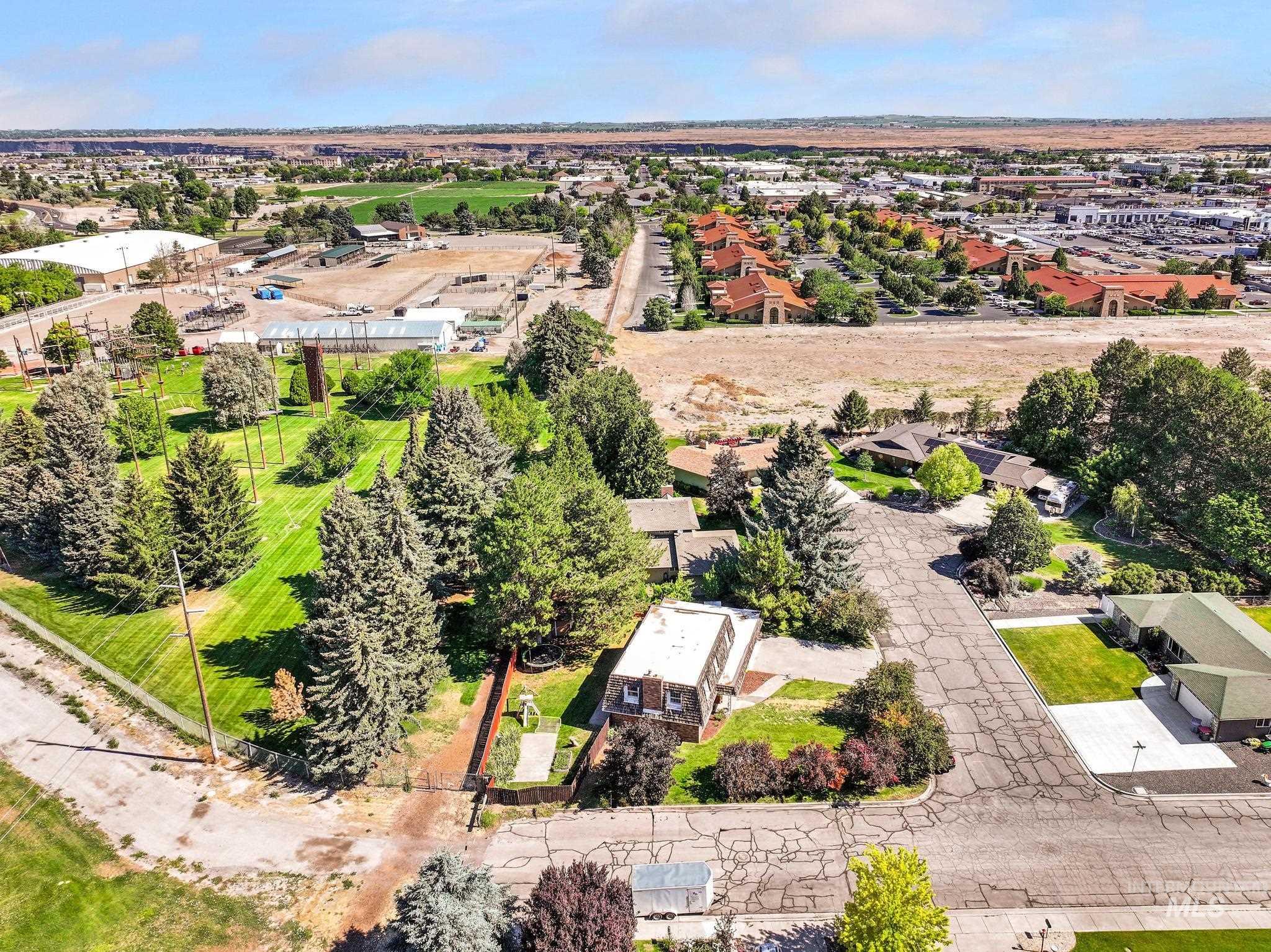 1059 Pinewood Cir, Twin Falls, Idaho 83301-3338, 5 Bedrooms, 2.5 Bathrooms, Residential For Sale, Price $399,900, 98992568