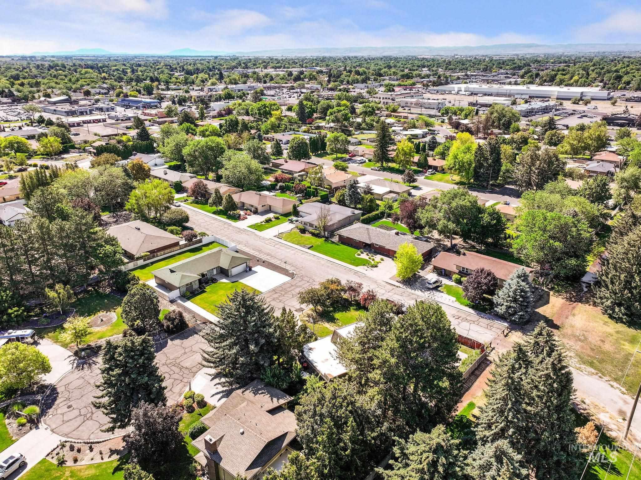1059 Pinewood Cir, Twin Falls, Idaho 83301-3338, 5 Bedrooms, 2.5 Bathrooms, Residential For Sale, Price $399,900, 98992568