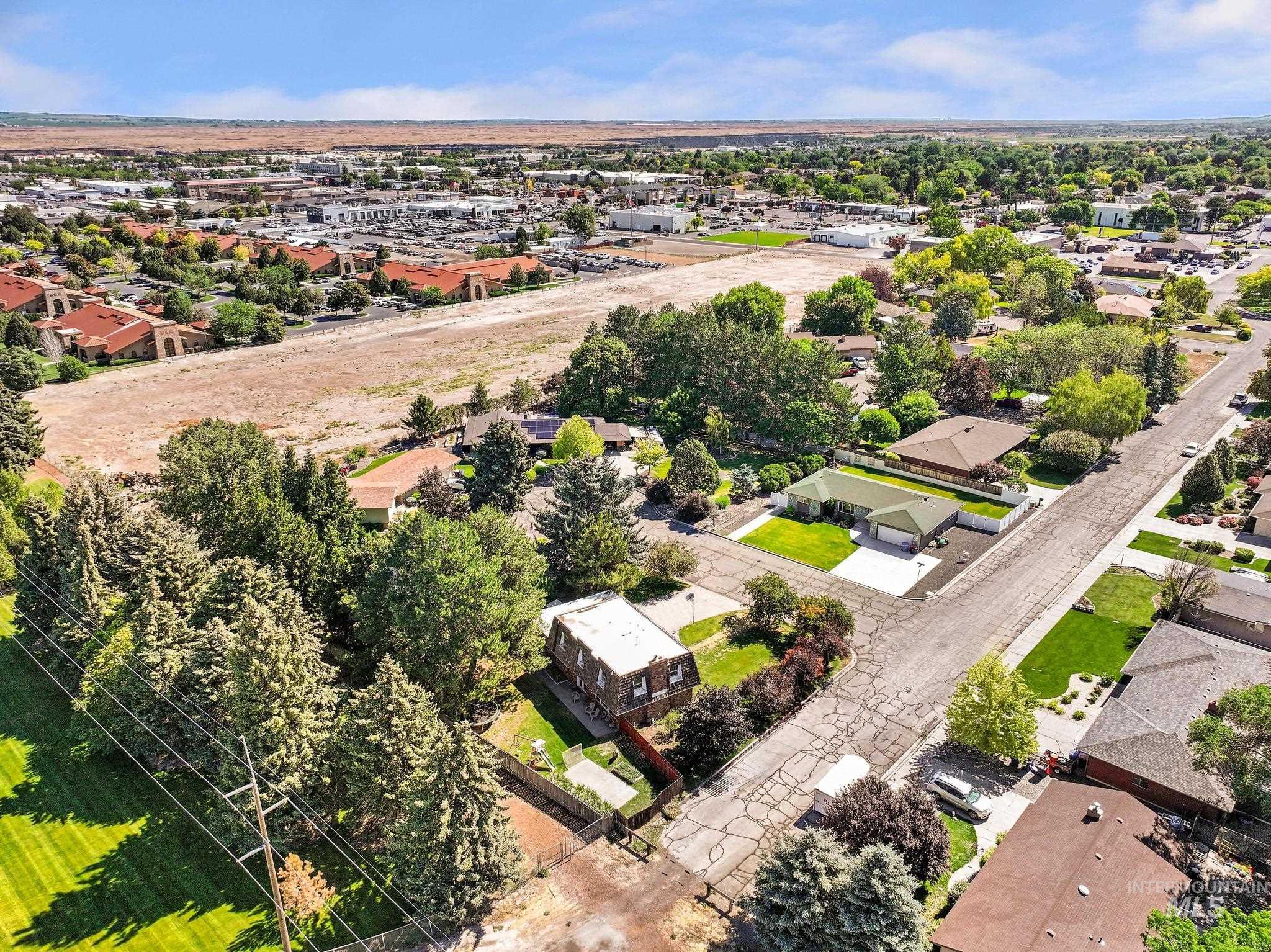 1059 Pinewood Cir, Twin Falls, Idaho 83301-3338, 5 Bedrooms, 2.5 Bathrooms, Residential For Sale, Price $399,900, 98992568