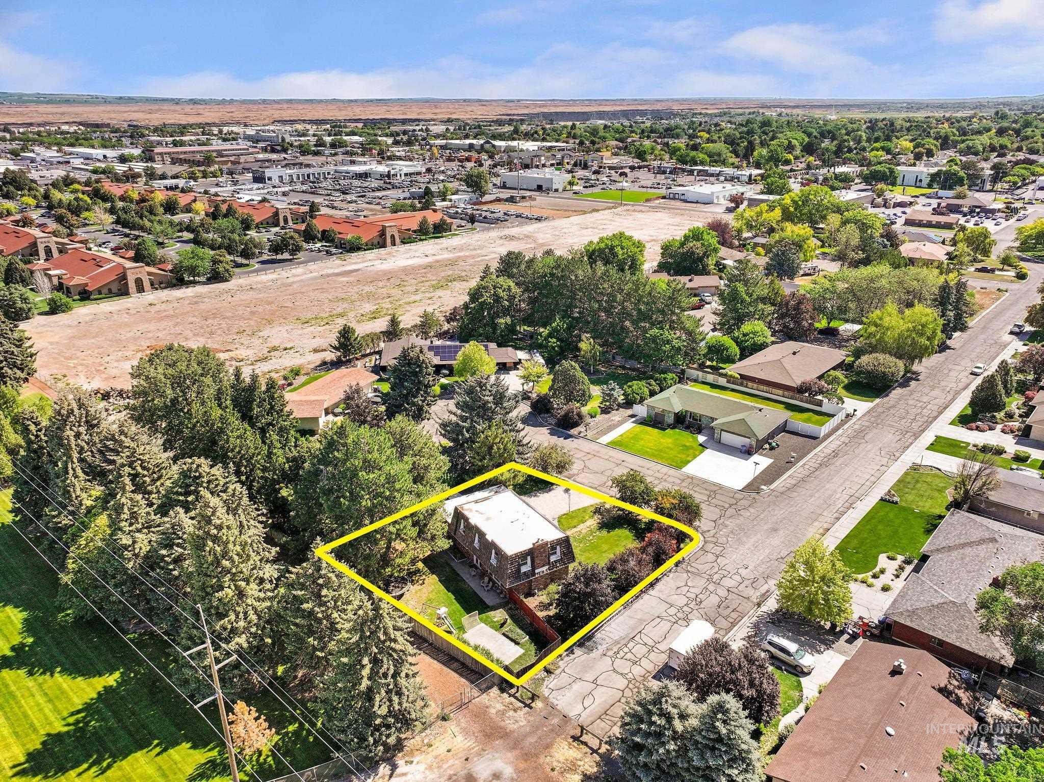 1059 Pinewood Cir, Twin Falls, Idaho 83301-3338, 5 Bedrooms, 2.5 Bathrooms, Residential For Sale, Price $399,900, 98992568