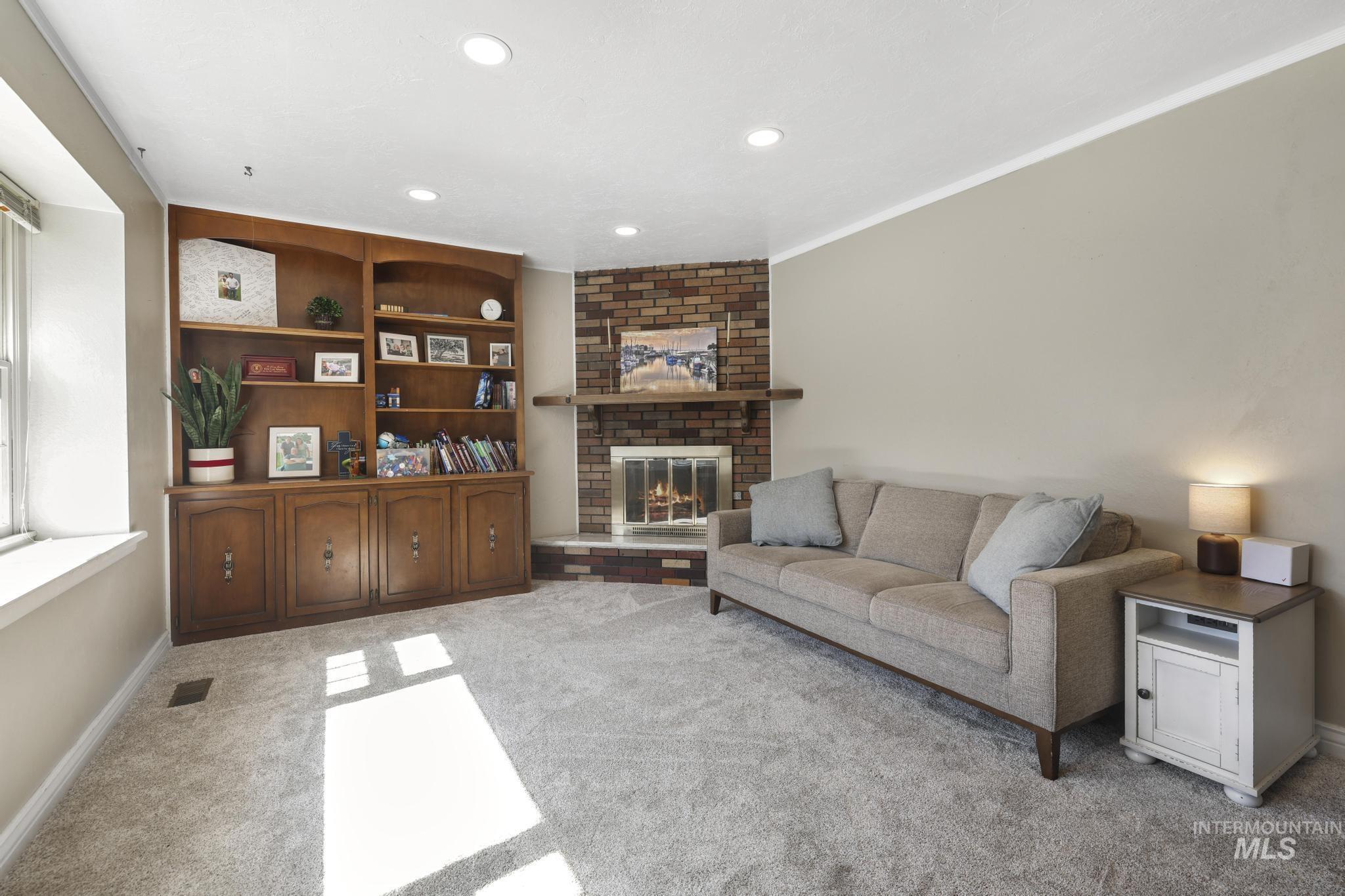 1059 Pinewood Cir, Twin Falls, Idaho 83301-3338, 5 Bedrooms, 2.5 Bathrooms, Residential For Sale, Price $399,900, 98992568