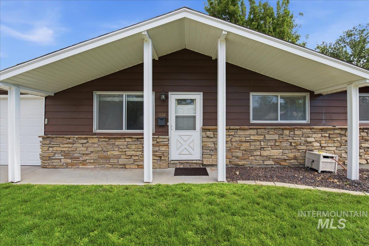1118 W Howard St, Boise, Idaho 83706, 3 Bedrooms, 1.5 Bathrooms, Residential For Sale, Price $489,001, 98992571