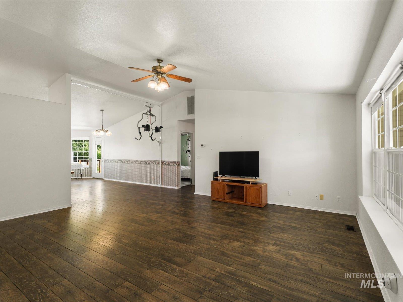 3540 Wills rd, Emmett, Idaho 83617, 3 Bedrooms, 2 Bathrooms, Residential For Sale, Price $725,000, 98992574