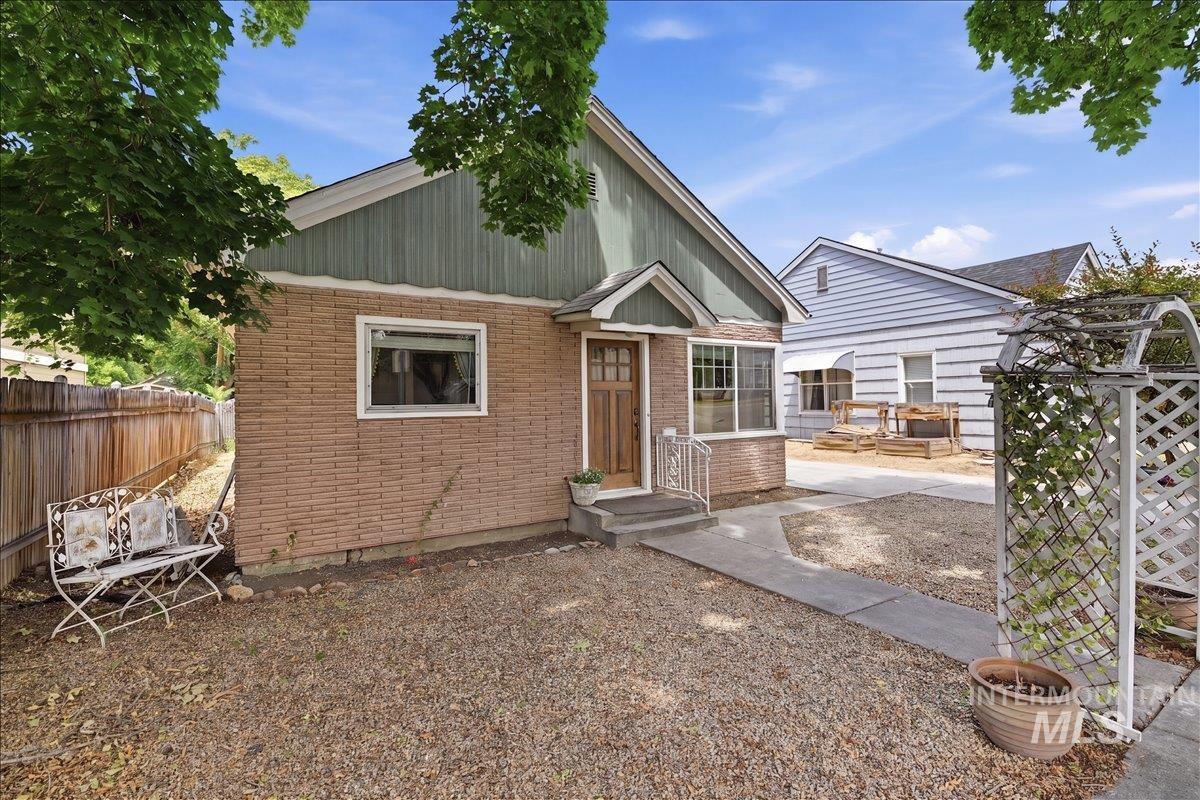 707 11th Ave S, Nampa, Idaho 83651, 3 Bedrooms, 2 Bathrooms, Residential For Sale, Price $339,995, 98992578