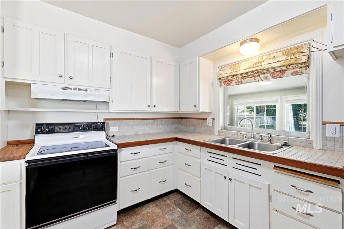 707 11th Ave S, Nampa, Idaho 83651, 3 Bedrooms, 2 Bathrooms, Residential For Sale, Price $314,495,MLS 98992578