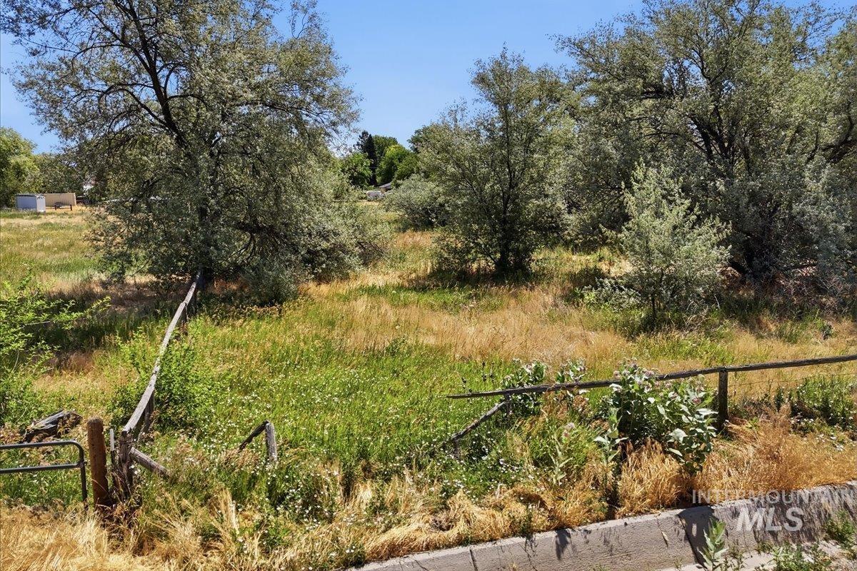 1311 N Middleton Rd, Nampa, Idaho 83651, 3 Bedrooms, 2 Bathrooms, Residential For Sale, Price $525,000, 98992581