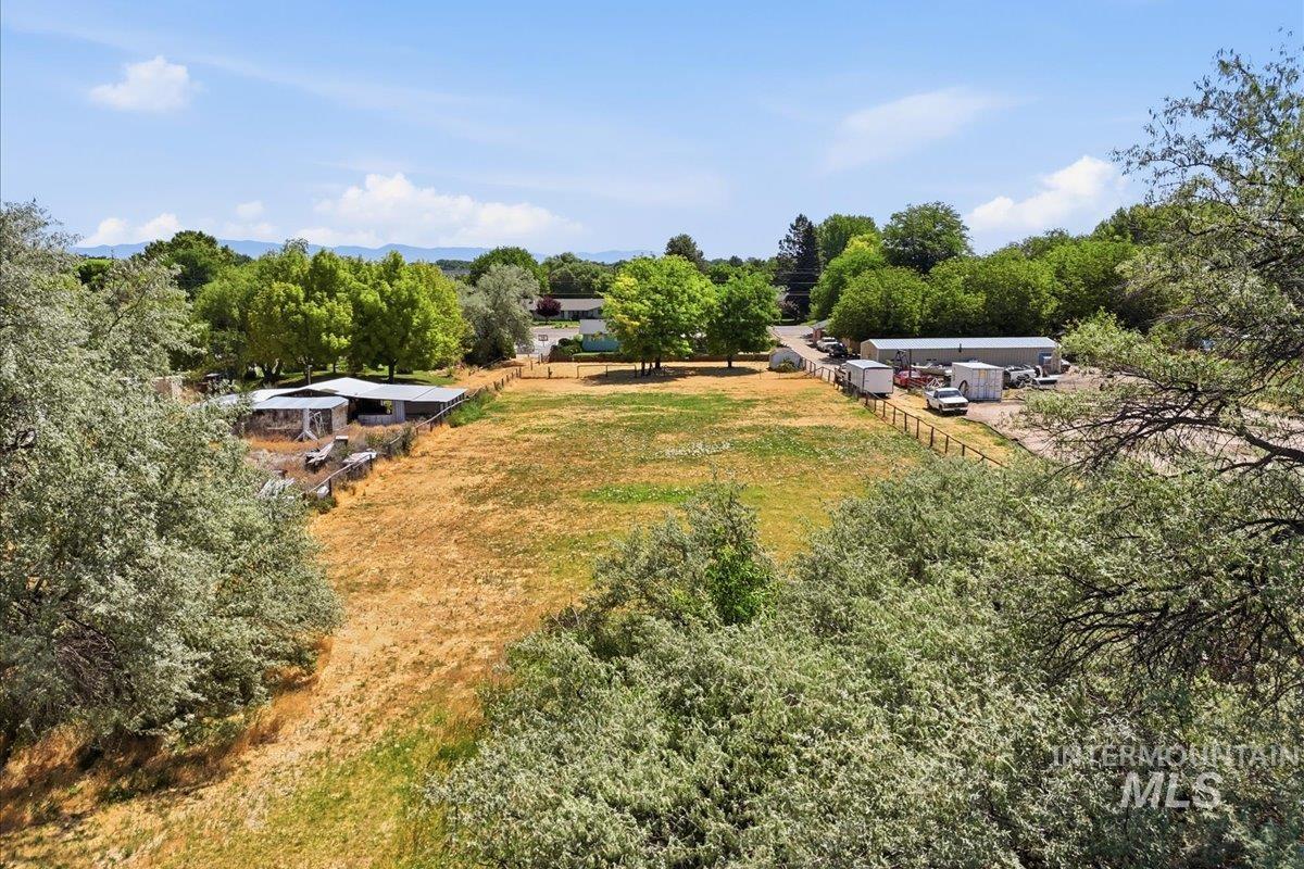 1311 N Middleton Rd, Nampa, Idaho 83651, 3 Bedrooms, 2 Bathrooms, Residential For Sale, Price $525,000, 98992581