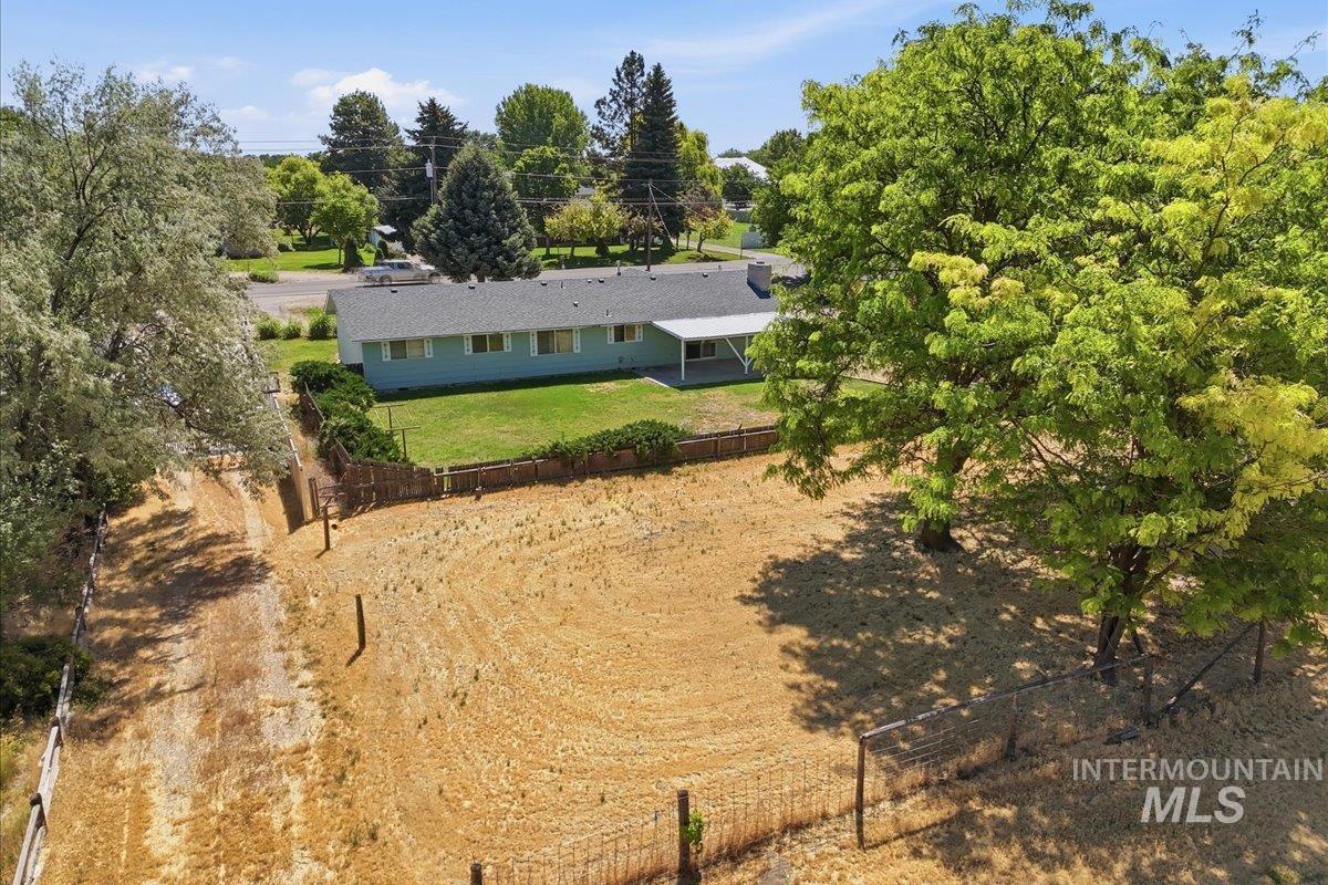 1311 N Middleton Rd, Nampa, Idaho 83651, 3 Bedrooms, 2 Bathrooms, Residential For Sale, Price $525,000, 98992581
