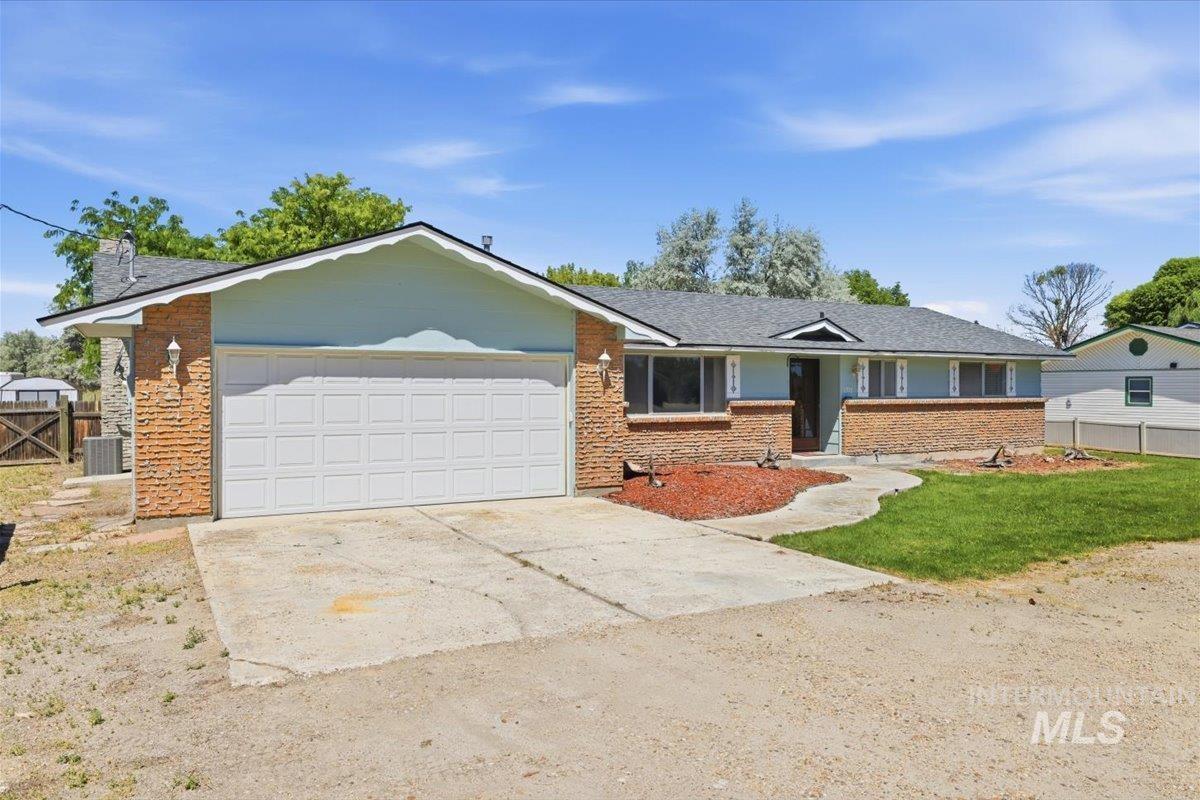 1311 N Middleton Rd, Nampa, Idaho 83651, 3 Bedrooms, 2 Bathrooms, Residential For Sale, Price $525,000, 98992581