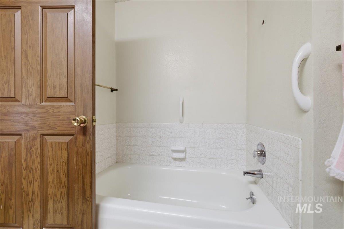 1311 N Middleton Rd, Nampa, Idaho 83651, 3 Bedrooms, 2 Bathrooms, Residential For Sale, Price $525,000, 98992581