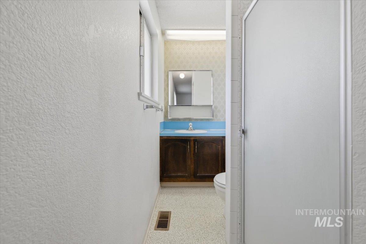 1311 N Middleton Rd, Nampa, Idaho 83651, 3 Bedrooms, 2 Bathrooms, Residential For Sale, Price $525,000, 98992581