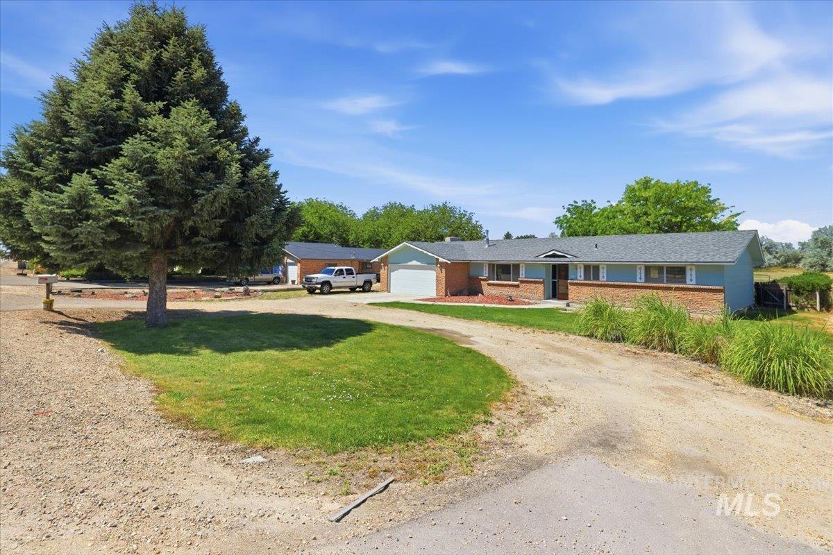 1311 N Middleton Rd, Nampa, Idaho 83651, 3 Bedrooms, 2 Bathrooms, Residential For Sale, Price $525,000, 98992581