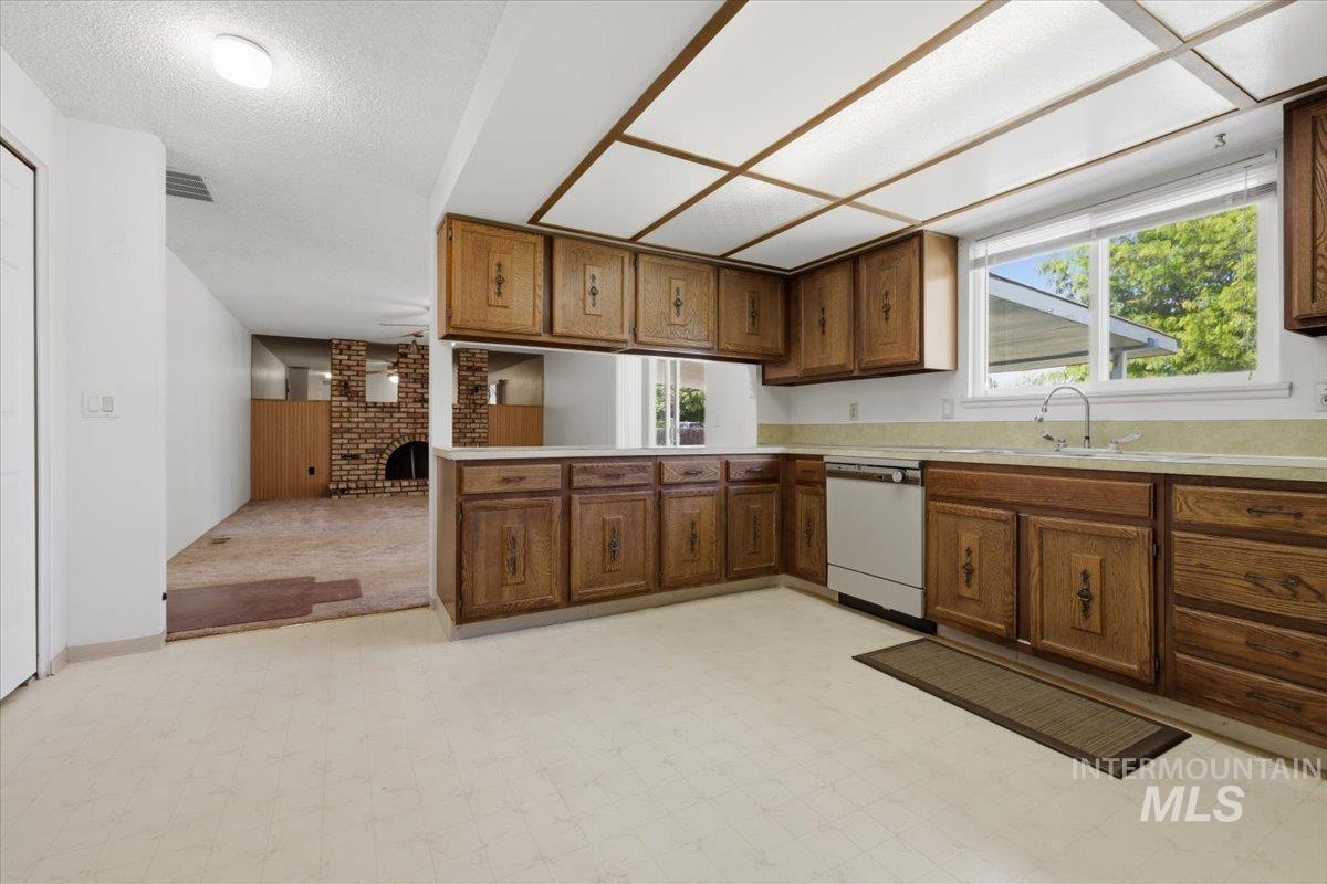 1311 N Middleton Rd, Nampa, Idaho 83651, 3 Bedrooms, 2 Bathrooms, Residential For Sale, Price $525,000, 98992581