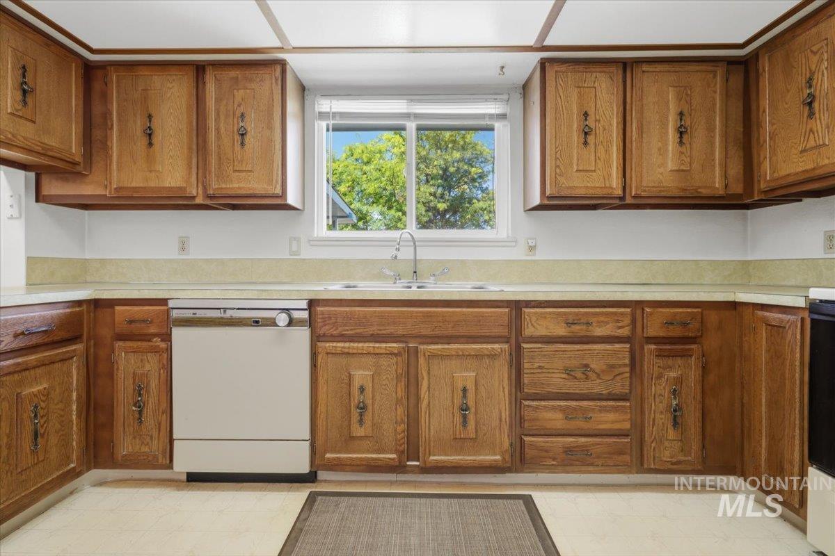 1311 N Middleton Rd, Nampa, Idaho 83651, 3 Bedrooms, 2 Bathrooms, Residential For Sale, Price $525,000, 98992581