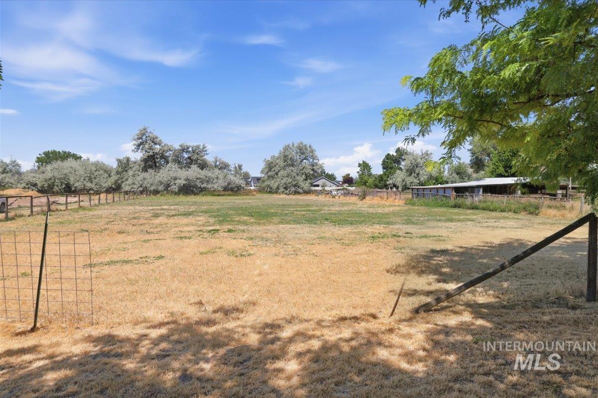 1311 N Middleton Rd, Nampa, Idaho 83651, 3 Bedrooms, 2 Bathrooms, Residential For Sale, Price $525,000, 98992581