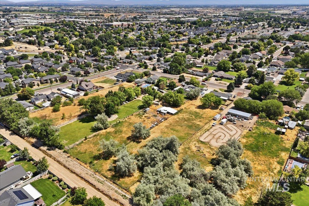 1311 N Middleton Rd, Nampa, Idaho 83651, 3 Bedrooms, 2 Bathrooms, Residential For Sale, Price $525,000, 98992581