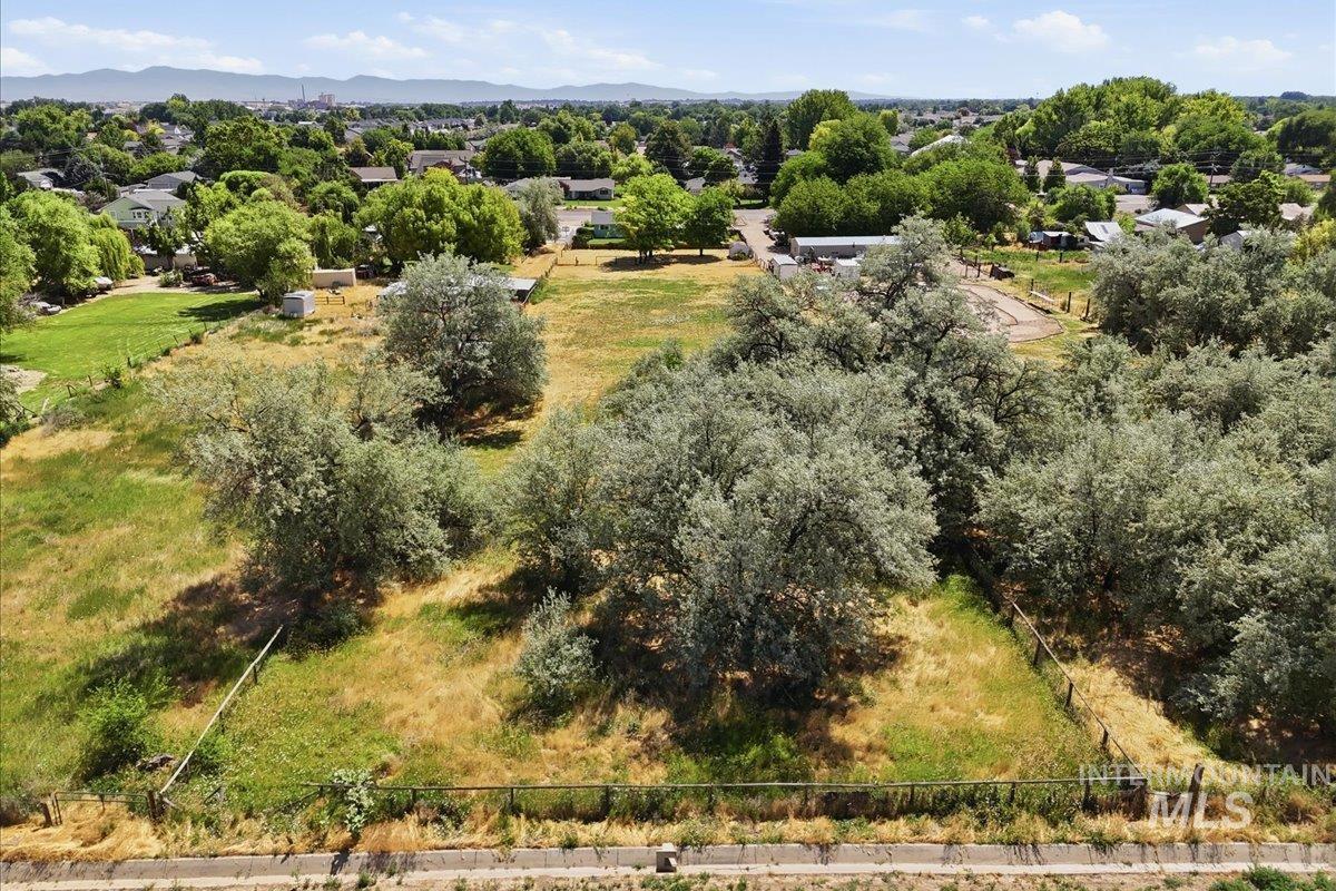 1311 N Middleton Rd, Nampa, Idaho 83651, 3 Bedrooms, 2 Bathrooms, Residential For Sale, Price $525,000, 98992581