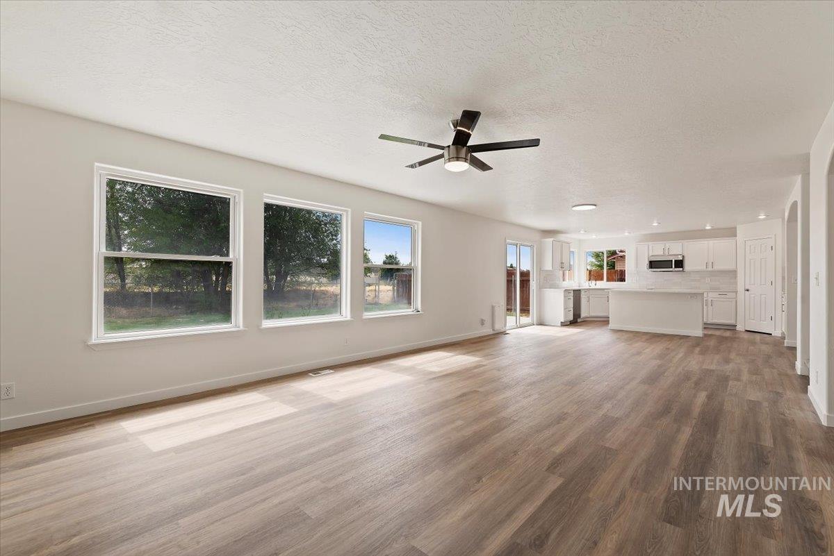 5418 Barkley, Caldwell, Idaho 83607, 4 Bedrooms, 2.5 Bathrooms, Residential For Sale, Price $419,900, 98992595