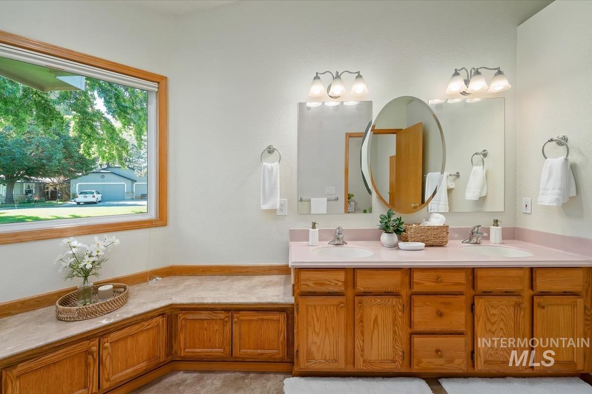 706 N Harvey Ln, Eagle, Idaho 83616, 3 Bedrooms, 2 Bathrooms, Residential For Sale, Price $619,000, 98992596