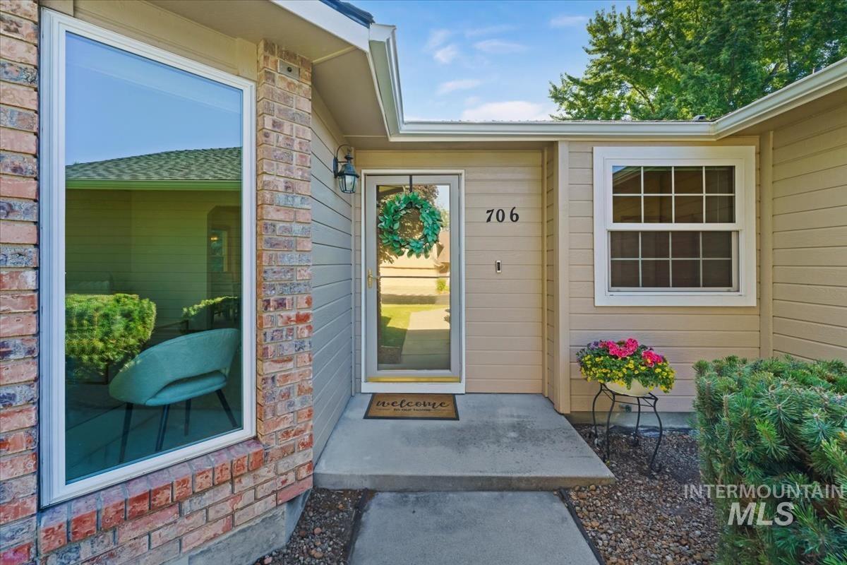 706 N Harvey Ln, Eagle, Idaho 83616, 3 Bedrooms, 2 Bathrooms, Residential For Sale, Price $619,000, 98992596