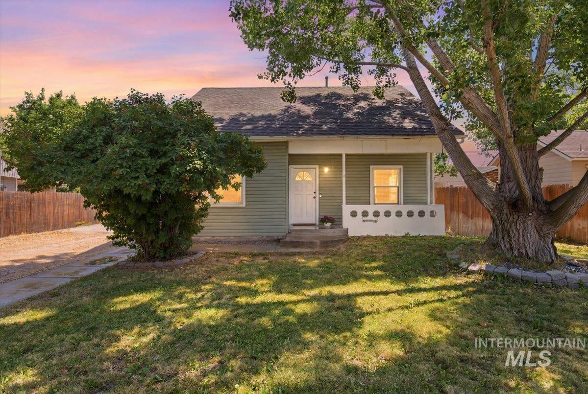 2415 Iowa Ave, Caldwell, Idaho 83605, 3 Bedrooms, 2 Bathrooms, Residential For Sale, Price $340,000,MLS 98992600