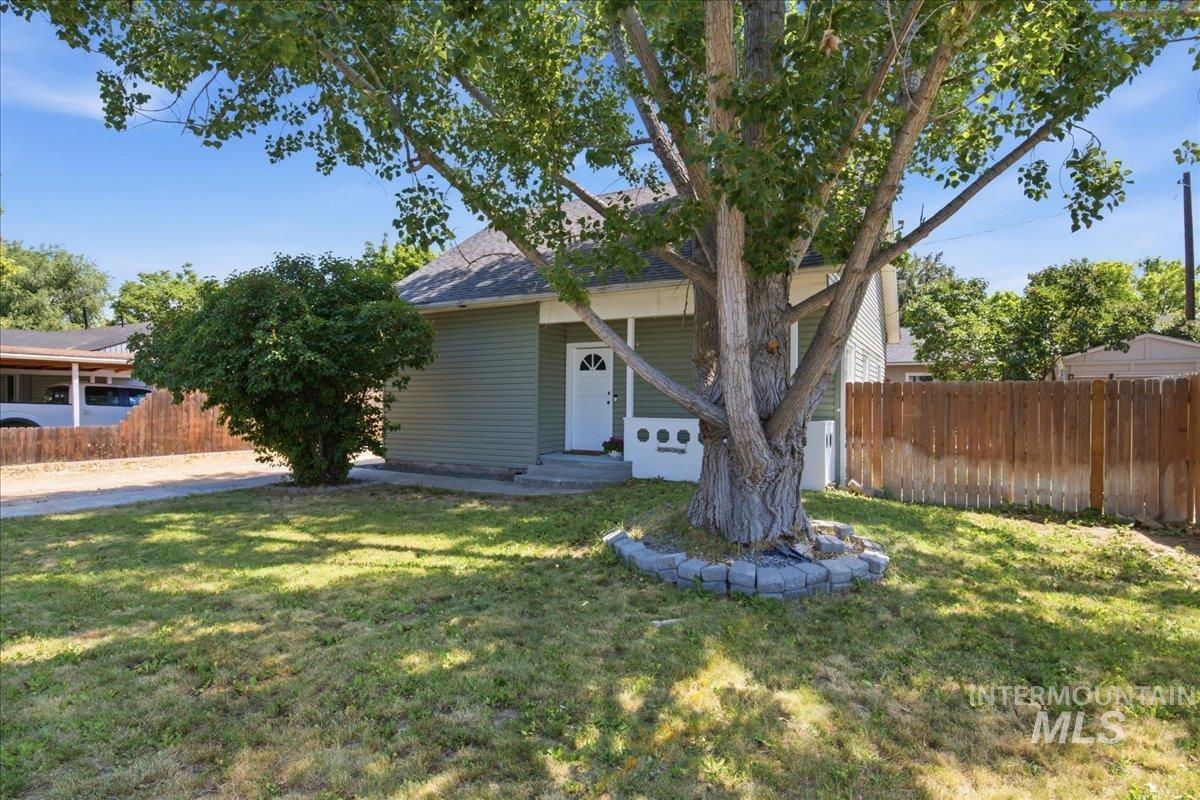 2415 Iowa Ave, Caldwell, Idaho 83605, 3 Bedrooms, 2 Bathrooms, Residential For Sale, Price $340,000,MLS 98992600