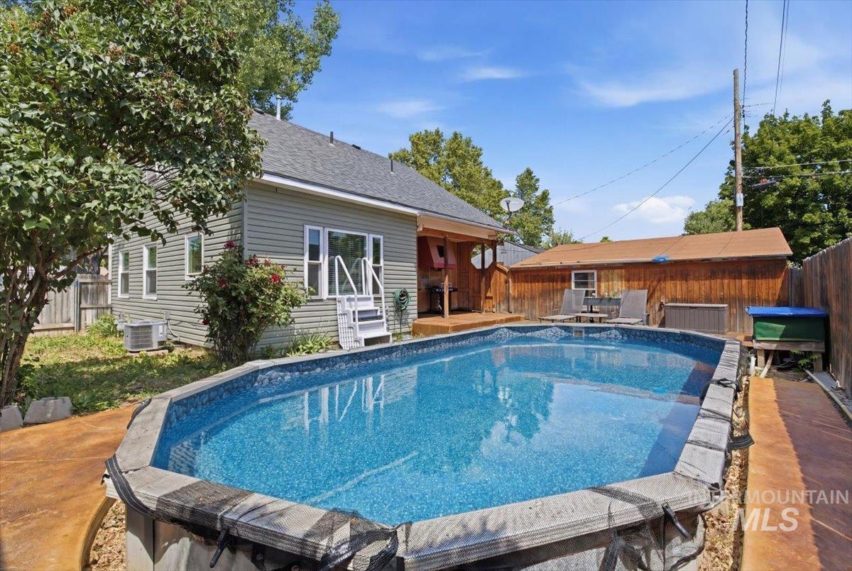 2415 Iowa Ave, Caldwell, Idaho 83605, 3 Bedrooms, 2 Bathrooms, Residential For Sale, Price $340,000,MLS 98992600