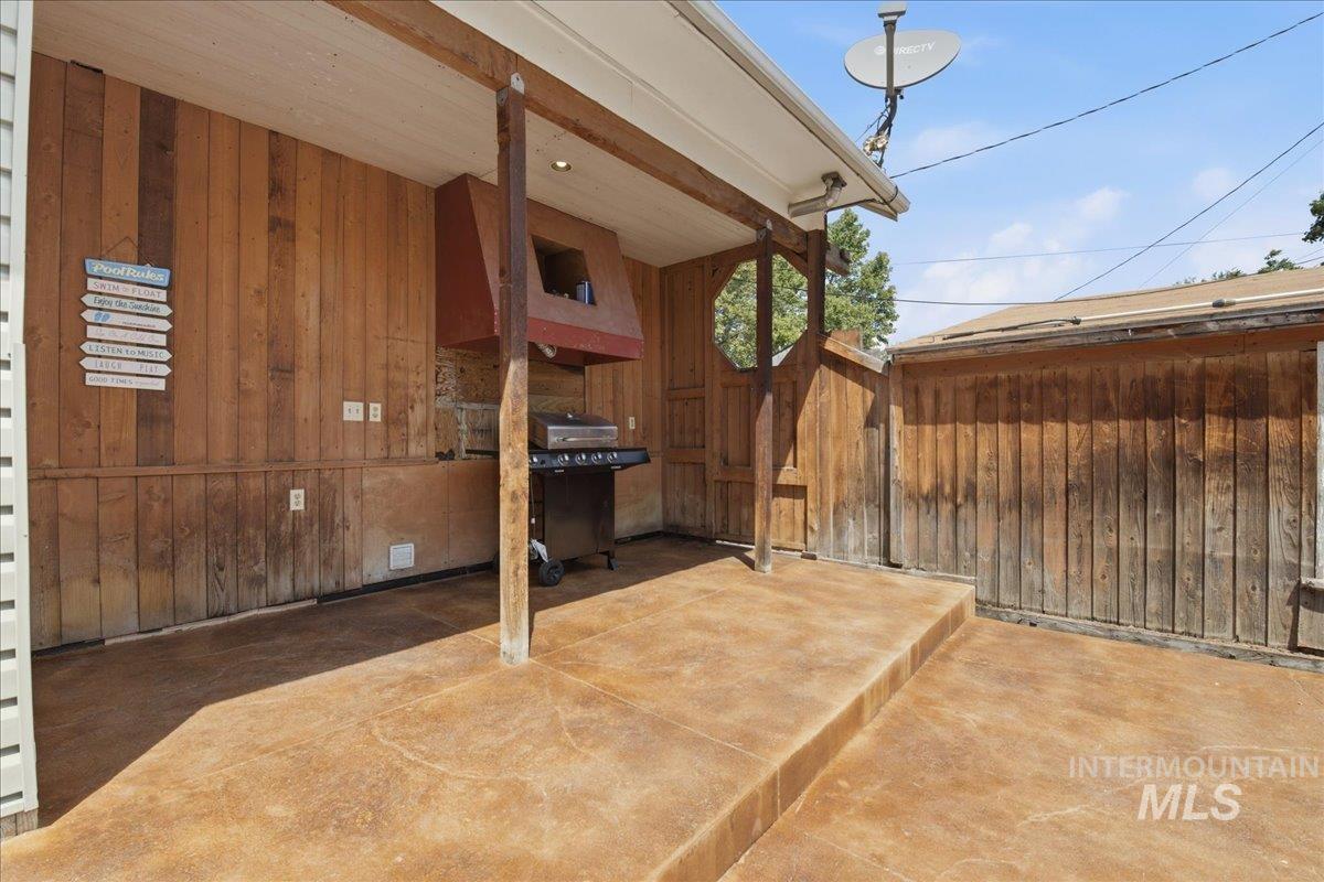 2415 Iowa Ave, Caldwell, Idaho 83605, 3 Bedrooms, 2 Bathrooms, Residential For Sale, Price $340,000,MLS 98992600