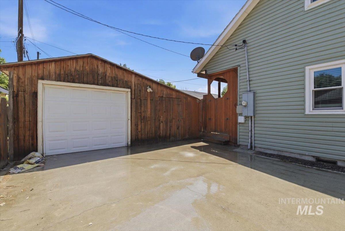 2415 Iowa Ave, Caldwell, Idaho 83605, 3 Bedrooms, 2 Bathrooms, Residential For Sale, Price $340,000,MLS 98992600