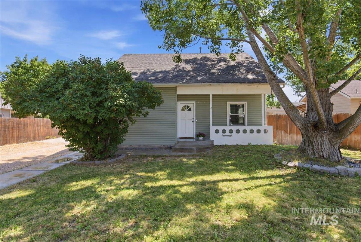 2415 Iowa Ave, Caldwell, Idaho 83605, 3 Bedrooms, 2 Bathrooms, Residential For Sale, Price $340,000,MLS 98992600